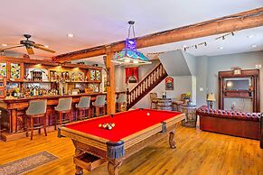 7-acre Stone Manor w/ Pool + Hot Tub Built in 1787