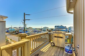 Chic Surf City Retreat w/ Pool < 1 Block to Beach!