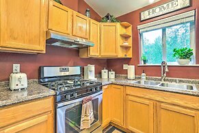 Charming Wasilla Retreat: Walk to Lake Lalen!