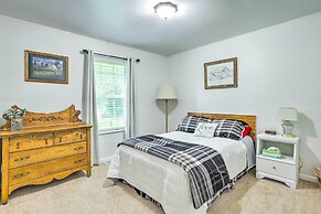 Charming Wasilla Retreat: Walk to Lake Lalen!