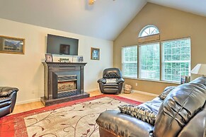 Charming Wasilla Retreat: Walk to Lake Lalen!