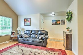 Charming Wasilla Retreat: Walk to Lake Lalen!