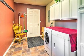 Charming Wasilla Retreat: Walk to Lake Lalen!