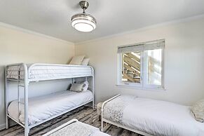 Chic Gulf Shores Condo w/ Pool & Beach Access