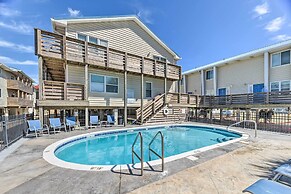 Chic Gulf Shores Condo w/ Pool & Beach Access