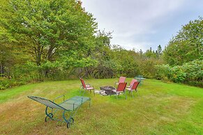 14 Mi to Schoodic Point: Gouldsboro Artists Home