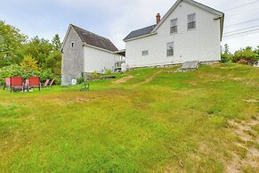 14 Mi to Schoodic Point: Gouldsboro Artists Home