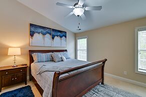 Charming Fayetteville Townhome, 9 Mi to Downtown!