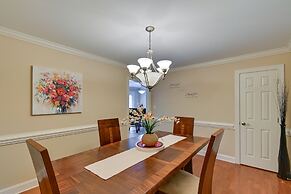 Charming Fayetteville Townhome, 9 Mi to Downtown!