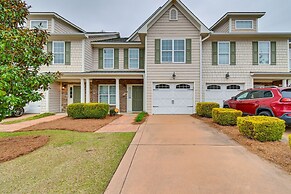 Charming Fayetteville Townhome, 9 Mi to Downtown!
