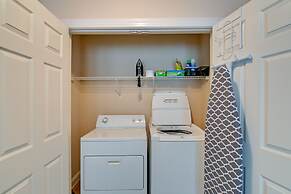 Charming Fayetteville Townhome, 9 Mi to Downtown!