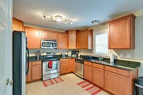 Charming Fayetteville Townhome, 9 Mi to Downtown!