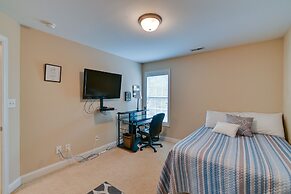 Charming Fayetteville Townhome, 9 Mi to Downtown!