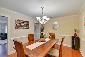 Charming Fayetteville Townhome, 9 Mi to Downtown!