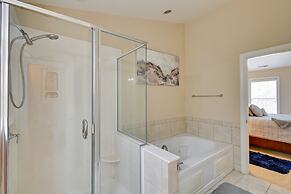 Charming Fayetteville Townhome, 9 Mi to Downtown!