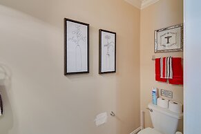 Charming Fayetteville Townhome, 9 Mi to Downtown!