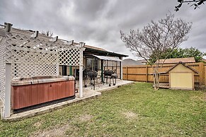 Dog-friendly Texas Retreat w/ Hot Tub, Patio & Bar