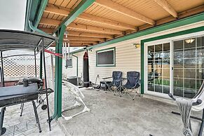 Dog-friendly Texas Retreat w/ Hot Tub, Patio & Bar