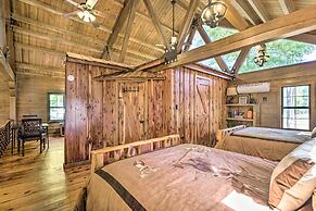 Countryside Cabin Retreat w/ Outdoor Kitchen!