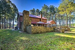 Countryside Cabin Retreat w/ Outdoor Kitchen!