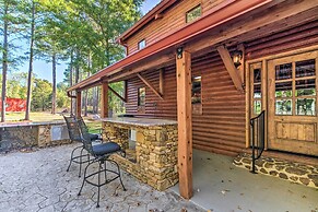 Countryside Cabin Retreat w/ Outdoor Kitchen!