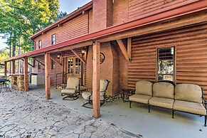 Countryside Cabin Retreat w/ Outdoor Kitchen!