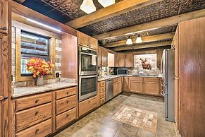 Countryside Cabin Retreat w/ Outdoor Kitchen!