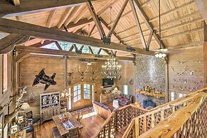 Countryside Cabin Retreat w/ Outdoor Kitchen!