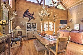 Countryside Cabin Retreat w/ Outdoor Kitchen!