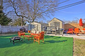 Cozy & Convenient Elmont Retreat w/ Patio!