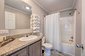 Cozy Cassopolis Retreat on Little Fish Lake!