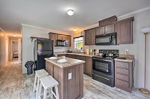 Cozy Cassopolis Retreat on Little Fish Lake!