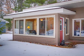 Cozy Cottage w/ Sunroom - Walk to Higgins Lake!