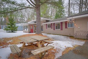 Cozy Cottage w/ Sunroom - Walk to Higgins Lake!
