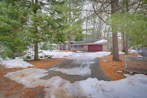 Cozy Cottage w/ Sunroom - Walk to Higgins Lake!