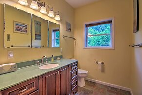 Blue Ridge Mountain Rental w/ Hot Tub & Gas Grill!