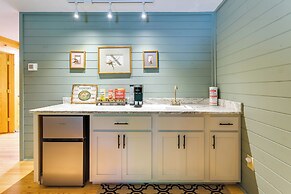 Cozy Creekside Cabin w/ Fire Pit & Views!