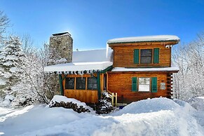Cozy Mount Snow Chalet w/ Game Room & Hot Tub