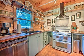 Cozy Mount Snow Chalet w/ Game Room & Hot Tub