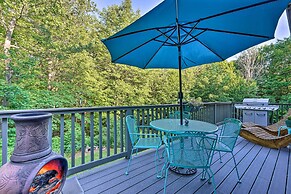 Cozy Mount Snow Chalet w/ Game Room & Hot Tub