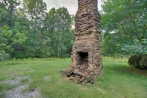 Cozy Goode Cabin w/ Deck ~ 17 Mi to Lynchburg