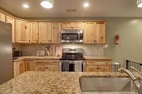 Cozy Goode Cabin w/ Deck ~ 17 Mi to Lynchburg