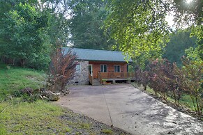 Cozy Goode Cabin w/ Deck ~ 17 Mi to Lynchburg