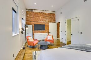 Downtown Omaha Getaway w/ Deck & Gas Grill!