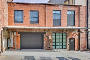 Downtown Omaha Getaway w/ Deck & Gas Grill!