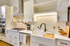 Downtown Omaha Getaway w/ Deck & Gas Grill!