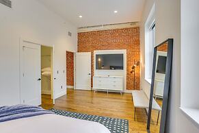 Downtown Omaha Getaway w/ Deck & Gas Grill!