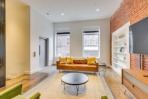 Downtown Omaha Getaway w/ Deck & Gas Grill!