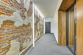 Downtown Omaha Getaway w/ Deck & Gas Grill!