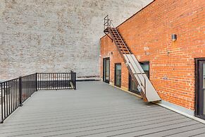 Downtown Omaha Getaway w/ Deck & Gas Grill!